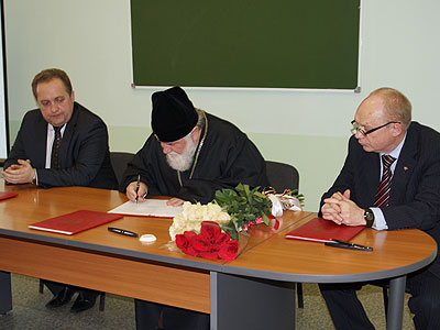 Подписание документов между Митрополией и ИИПКРО, а также между Митрополией и Министерством образования Иркутской области для организации сотрудничества в сфере духовно-нравственного воспитания детей и молодежи