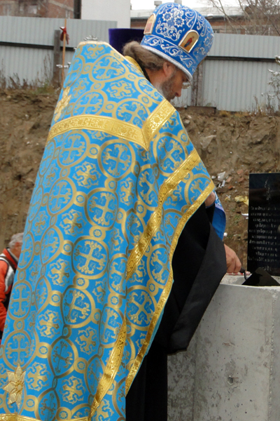 Закладка первого камня в основание  храма в честь Двенадцати апостолов в микрорайоне Синюшина гора г. Иркутска